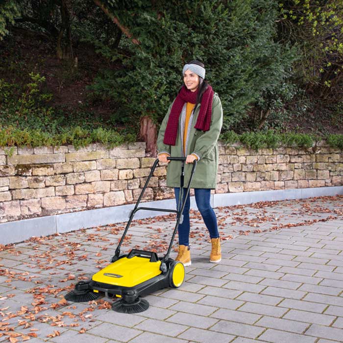 Karcher-Masina-za-Metenje-S-4-Twin-1.jpg