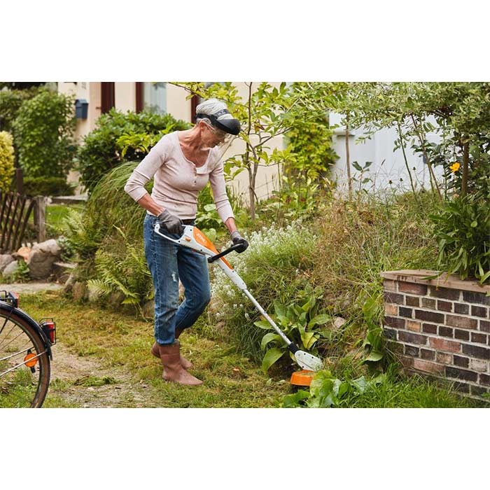 Stihl-Aku-Trimer-FSA-45-u-upotrebi.jpg